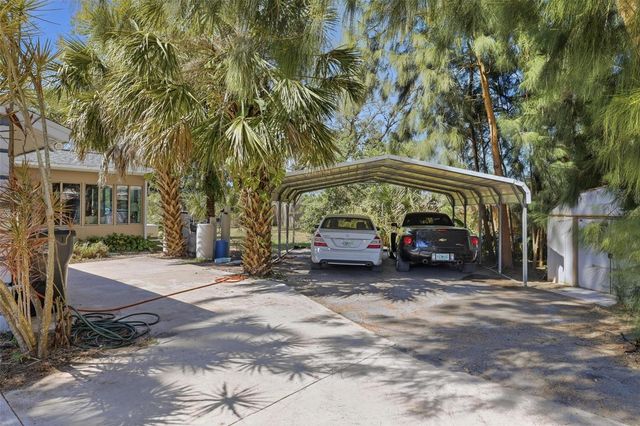 2512 16TH AVENUE DRIVE E, Bradenton, FL 34208