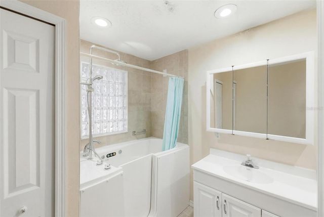 2512 16TH AVENUE DRIVE E, Bradenton, FL 34208