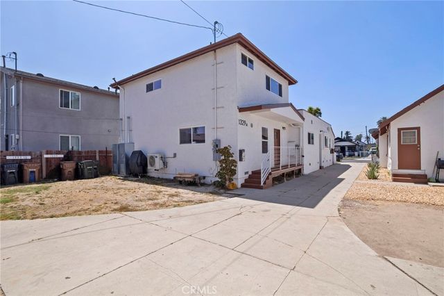 1329 W 88th, Los Angeles, CA 90044