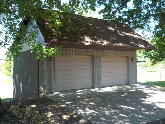 121 Hillcrest Dr, Daugherty Twp, PA 15066