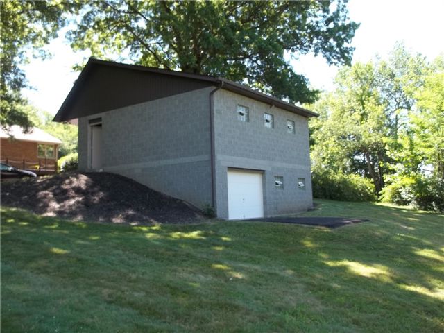 121 Hillcrest Dr, Daugherty Twp, PA 15066