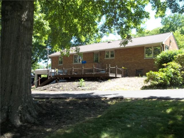 121 Hillcrest Dr, Daugherty Twp, PA 15066