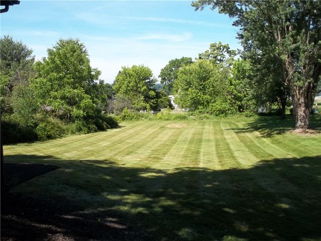 121 Hillcrest Dr, Daugherty Twp, PA 15066
