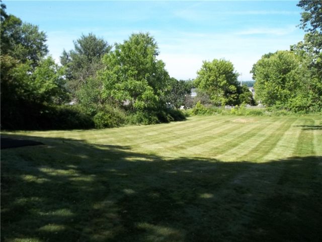 121 Hillcrest Dr, Daugherty Twp, PA 15066