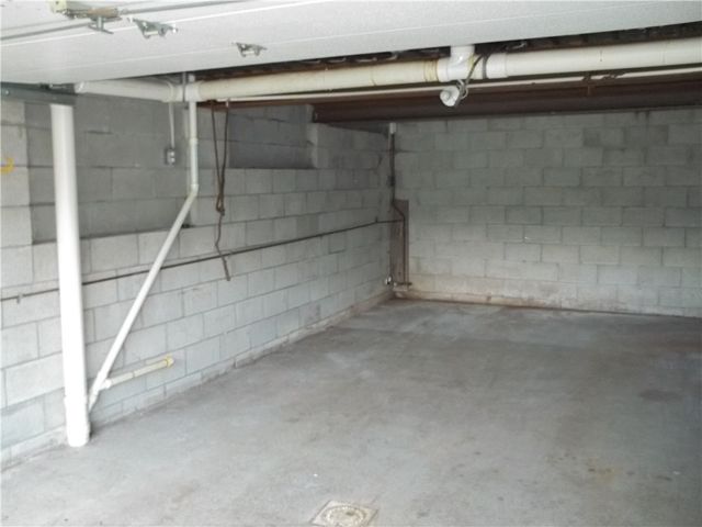 121 Hillcrest Dr, Daugherty Twp, PA 15066