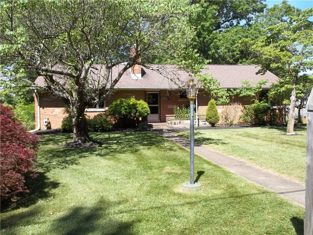 121 Hillcrest Dr, Daugherty Twp, PA 15066