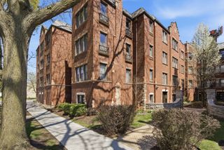 6761 N Artesian Avenue 2H, Chicago, IL 60645