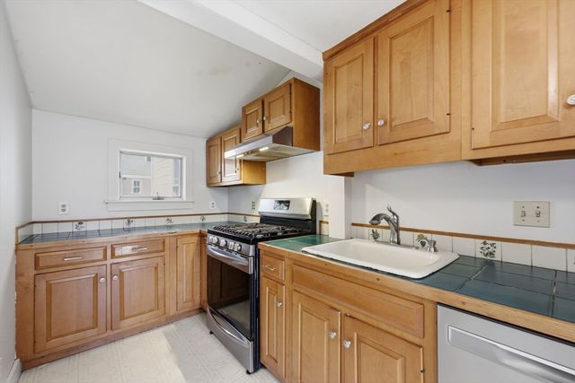 67 Milton St, Northampton, MA 01062