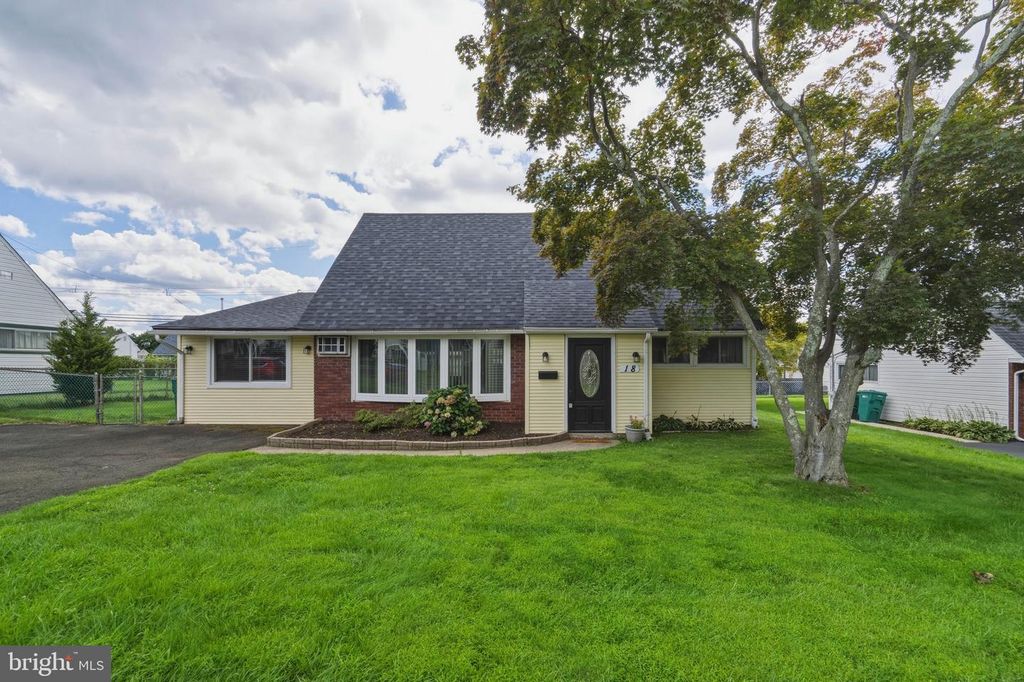 18 TINDER RD, LEVITTOWN, PA 19056 — exterior