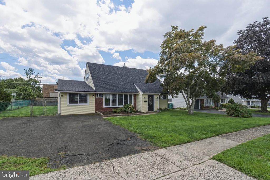 18 TINDER RD, LEVITTOWN, PA 19056 — photo 2