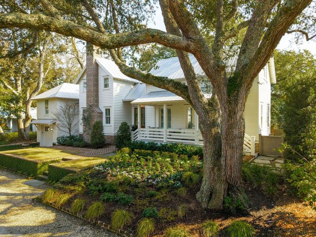 105 Friend Street, Mount Pleasant, SC 29464