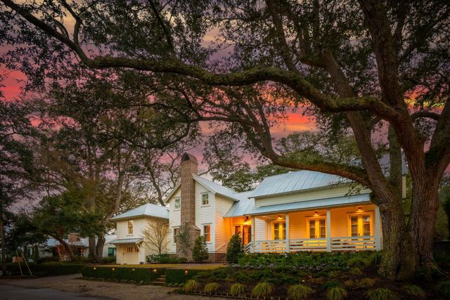 105 Friend Street, Mount Pleasant, SC 29464