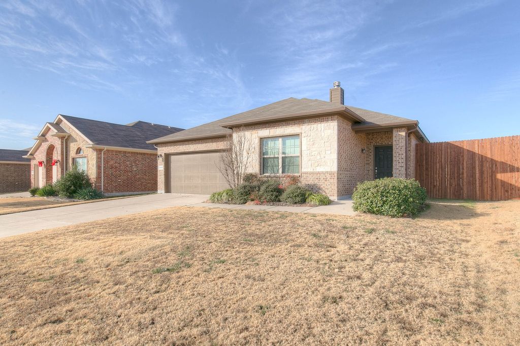 1205 Glen Court, Weatherford, TX 76087