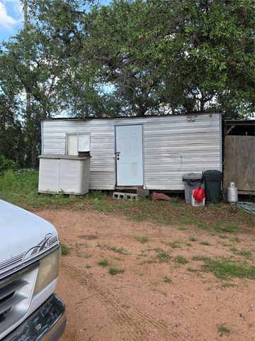 601 Breezy LN, Kingsland, TX 78639