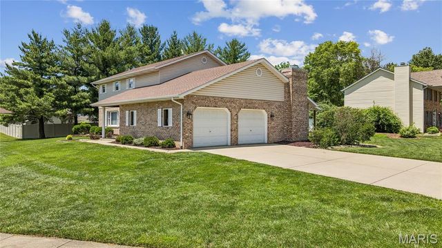 945 Ivy Court, Troy, IL 62294