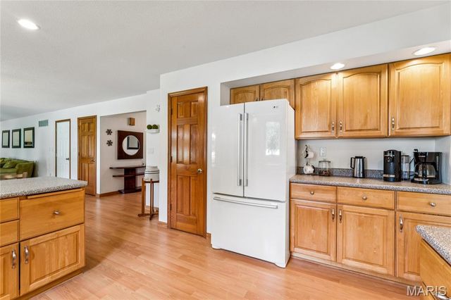 945 Ivy Court, Troy, IL 62294