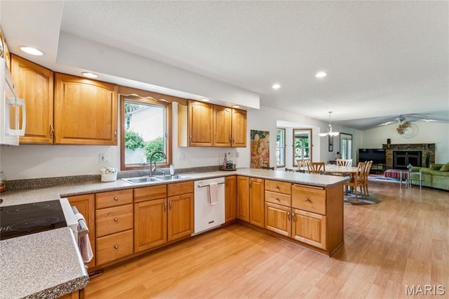 945 Ivy Court, Troy, IL 62294