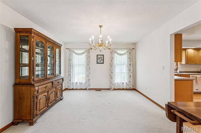 945 Ivy Court, Troy, IL 62294