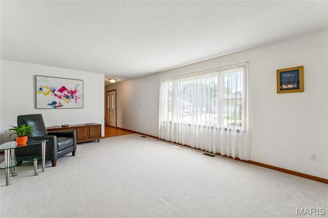 945 Ivy Court, Troy, IL 62294