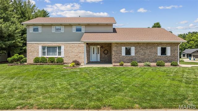 945 Ivy Court, Troy, IL 62294