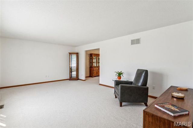 945 Ivy Court, Troy, IL 62294