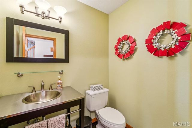 945 Ivy Court, Troy, IL 62294