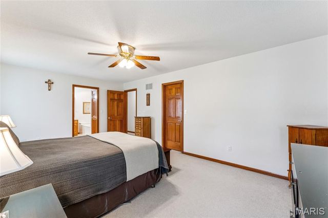945 Ivy Court, Troy, IL 62294