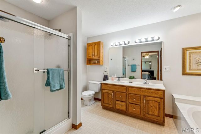 945 Ivy Court, Troy, IL 62294