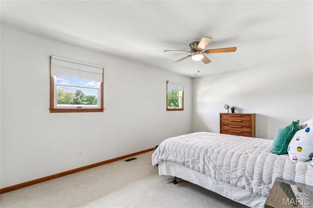 945 Ivy Court, Troy, IL 62294