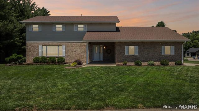 945 Ivy Court, Troy, IL 62294