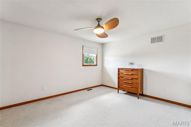 945 Ivy Court, Troy, IL 62294