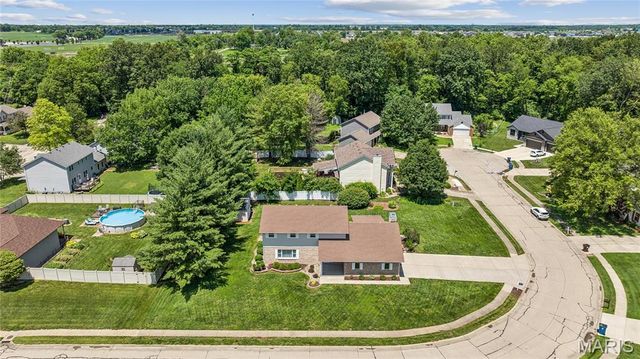 945 Ivy Court, Troy, IL 62294