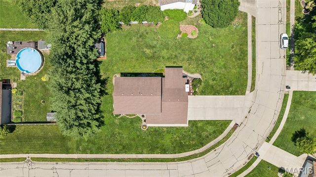 945 Ivy Court, Troy, IL 62294