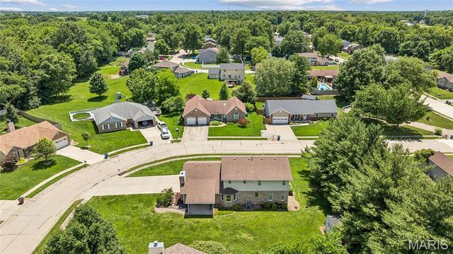 945 Ivy Court, Troy, IL 62294