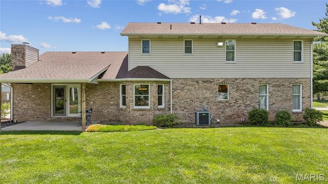 945 Ivy Court, Troy, IL 62294