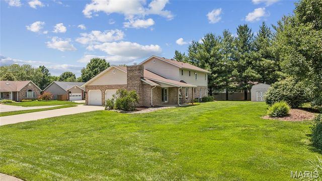 945 Ivy Court, Troy, IL 62294