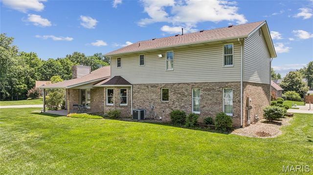 945 Ivy Court, Troy, IL 62294
