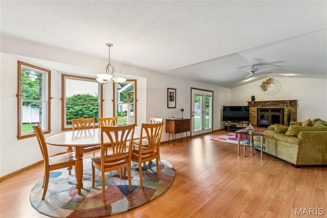 945 Ivy Court, Troy, IL 62294