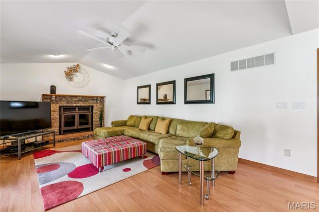 945 Ivy Court, Troy, IL 62294