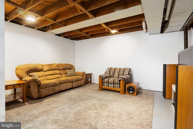 33 N CAMP ST, Windsor, PA 17366