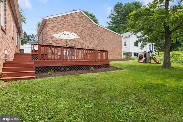 33 N CAMP ST, Windsor, PA 17366