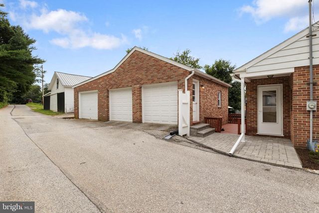 33 N CAMP ST, Windsor, PA 17366
