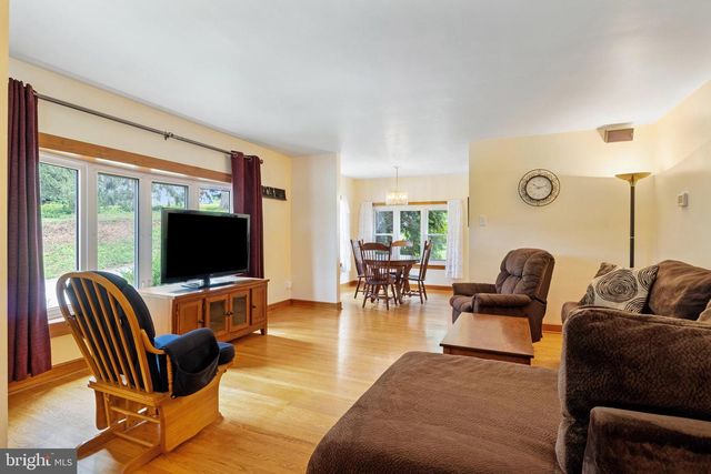 33 N CAMP ST, Windsor, PA 17366