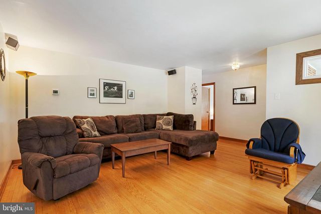 33 N CAMP ST, Windsor, PA 17366