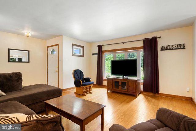 33 N CAMP ST, Windsor, PA 17366