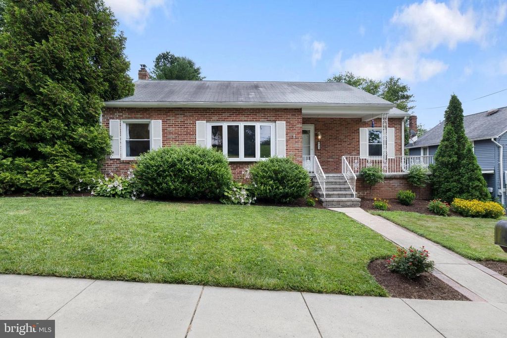 33 N CAMP ST, Windsor, PA 17366