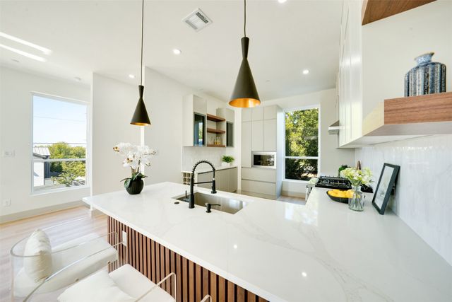 512 N Lancaster Street 6, Dallas, TX 75203