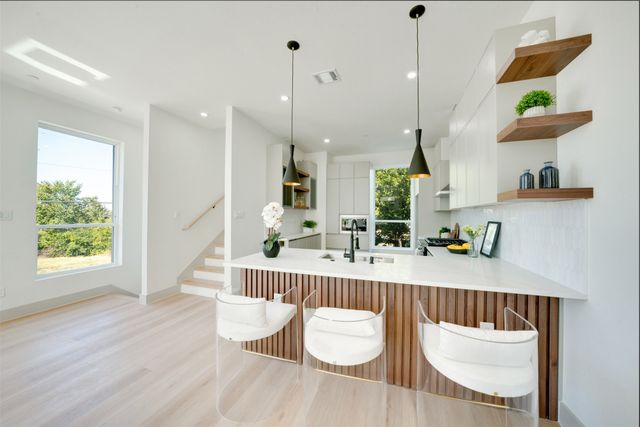 512 N Lancaster Street 6, Dallas, TX 75203