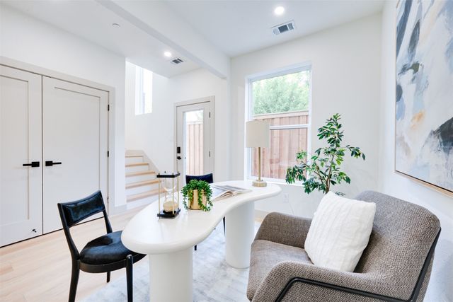512 N Lancaster Street 6, Dallas, TX 75203