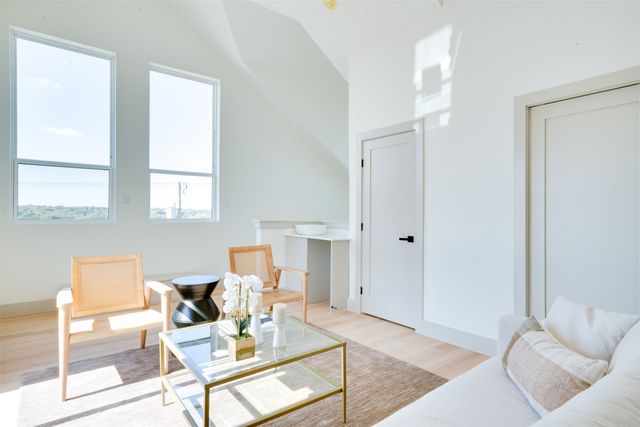 512 N Lancaster Street 6, Dallas, TX 75203